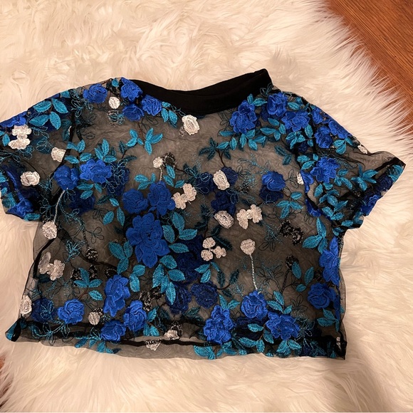 Embroidered crop top - Picture 3 of 3